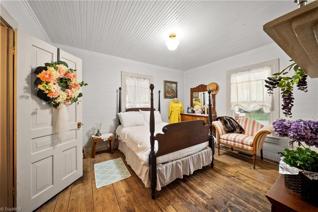216 W 2nd Street