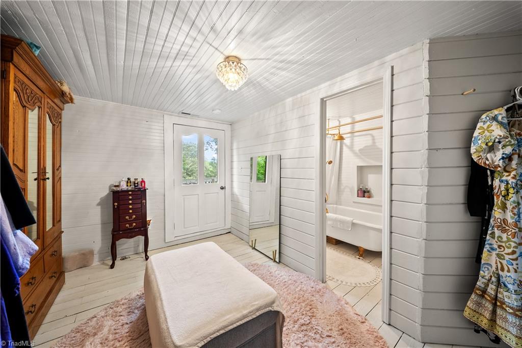 216 W 2nd Street