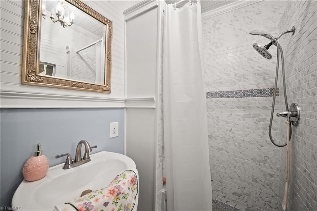 216 W 2nd Street