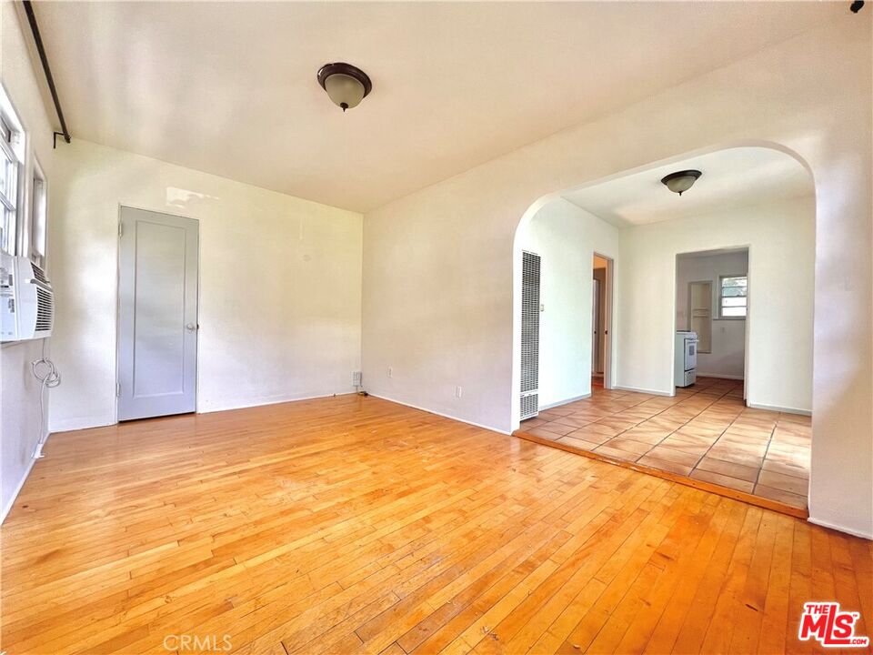 1922 Lake Shore Ave
