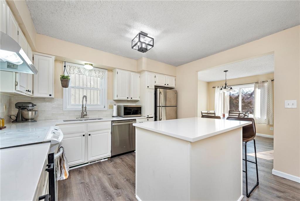 908 Chalk Hill Court