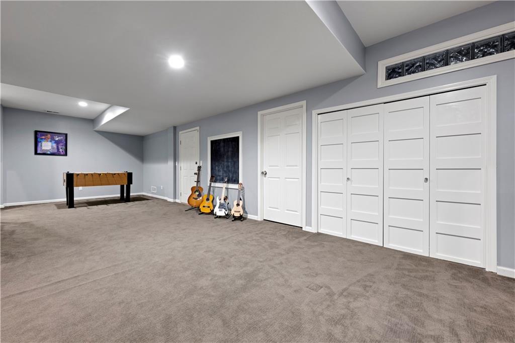 6000 W 142 Street