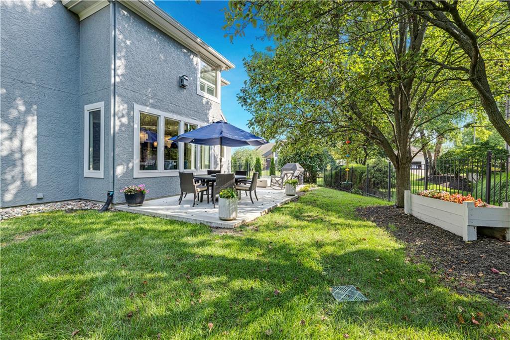 6000 W 142 Street