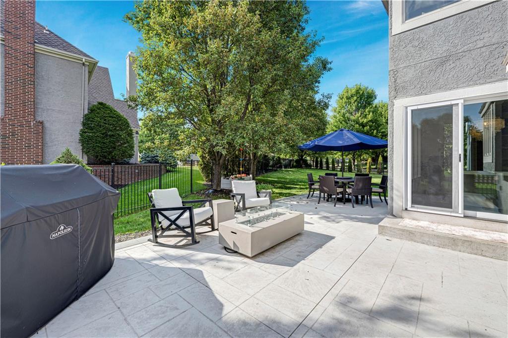 6000 W 142 Street