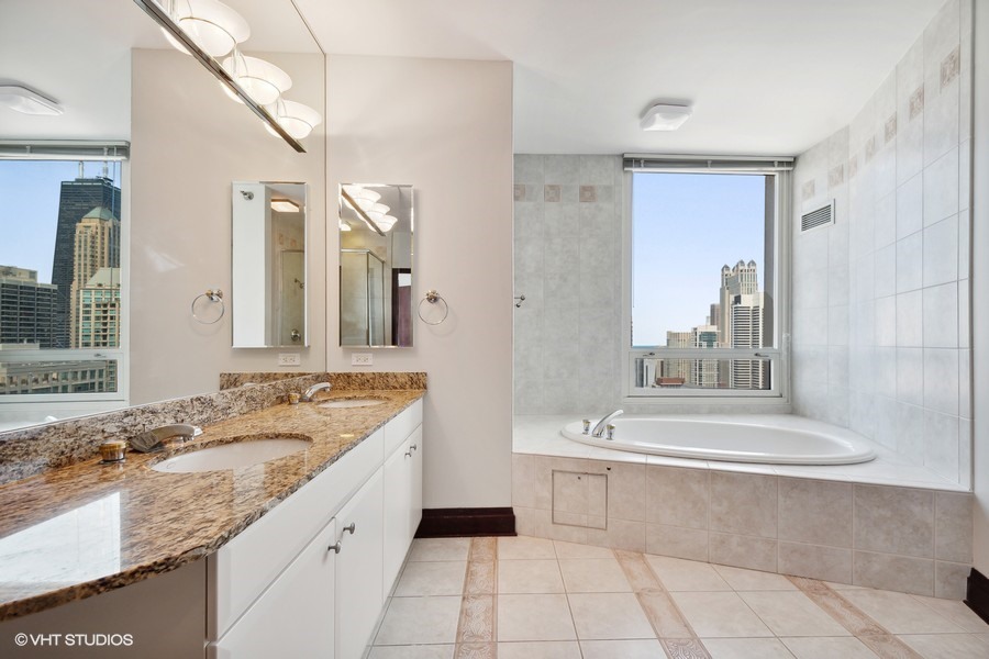 33 W Ontario Street Unit: 45E