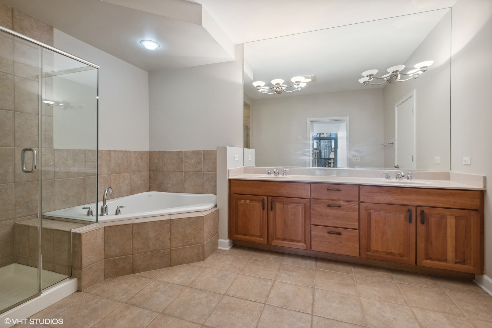 1600 S Prairie Avenue Unit: 2104