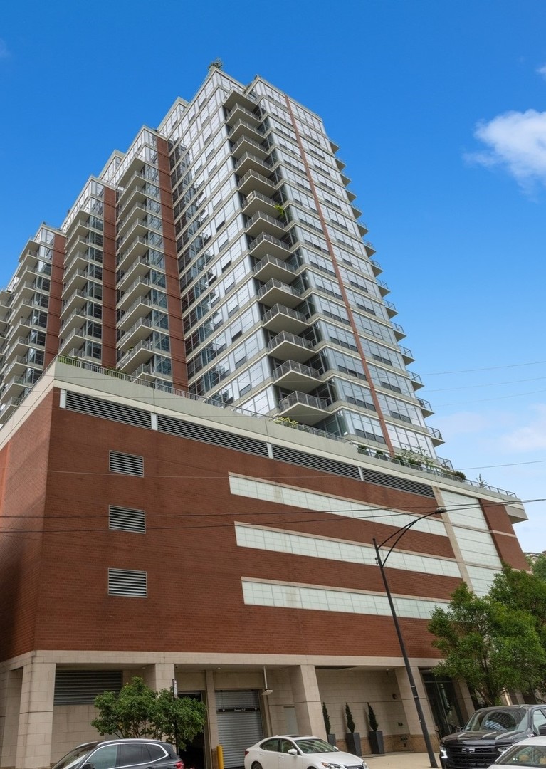 1600 S Prairie Avenue Unit: 2104