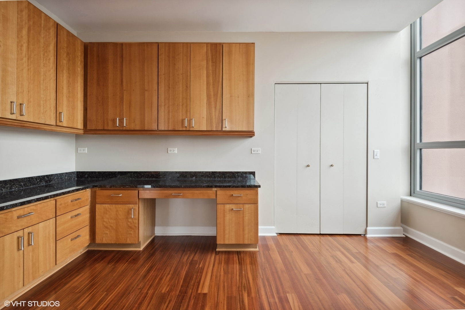 1600 S Prairie Avenue Unit: 2104