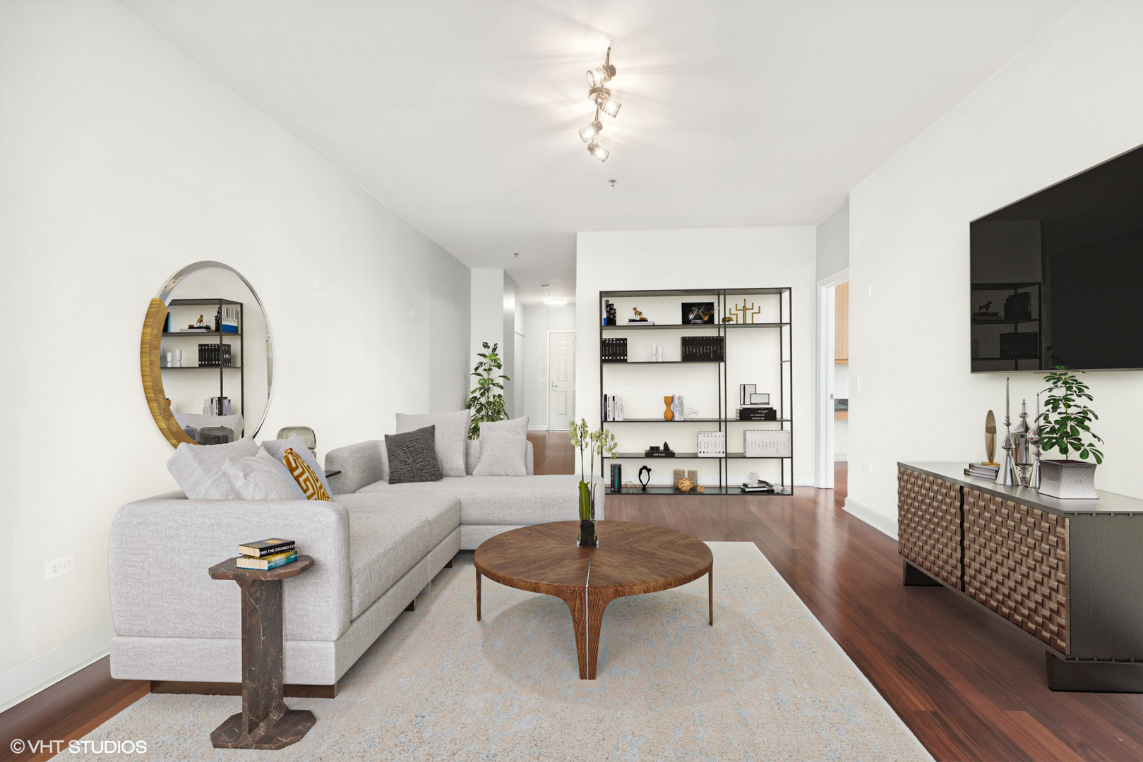 1600 S Prairie Avenue Unit: 2104