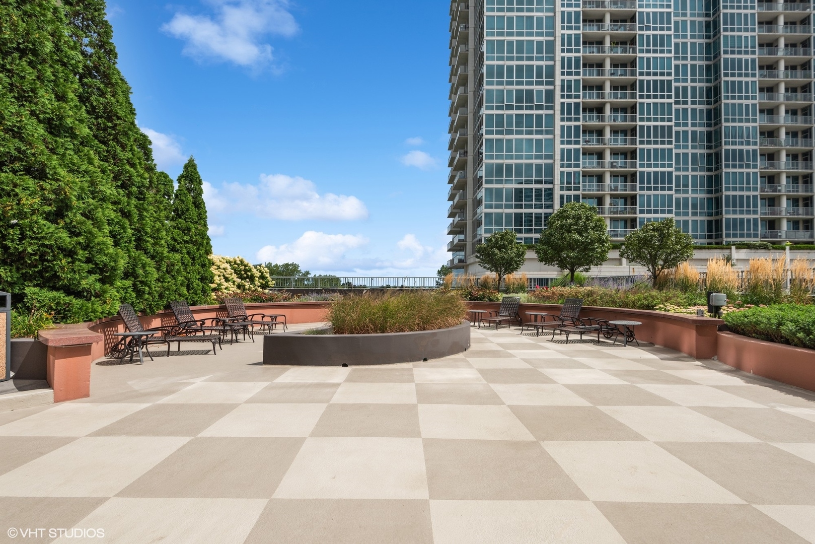 1600 S Prairie Avenue Unit: 2104