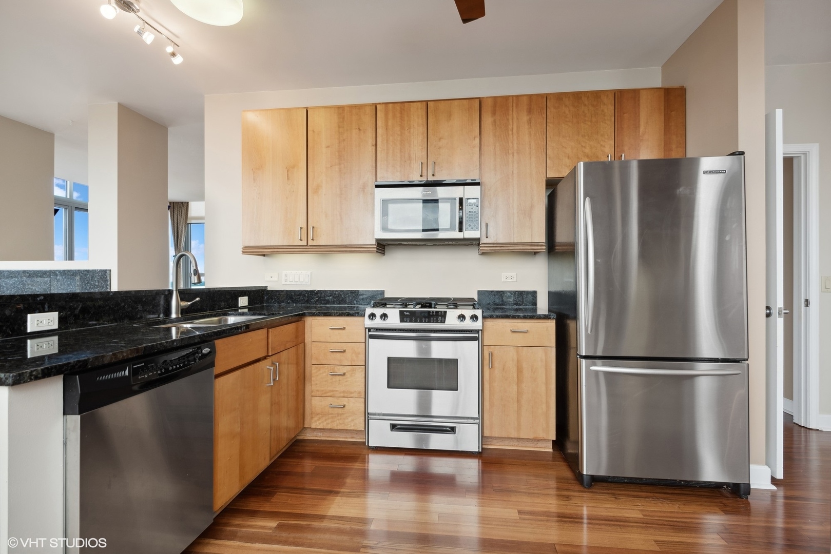 1600 S Prairie Avenue Unit: 2104