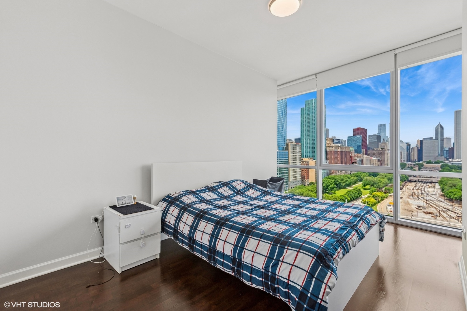 1201 S Prairie Avenue Unit: 1802
