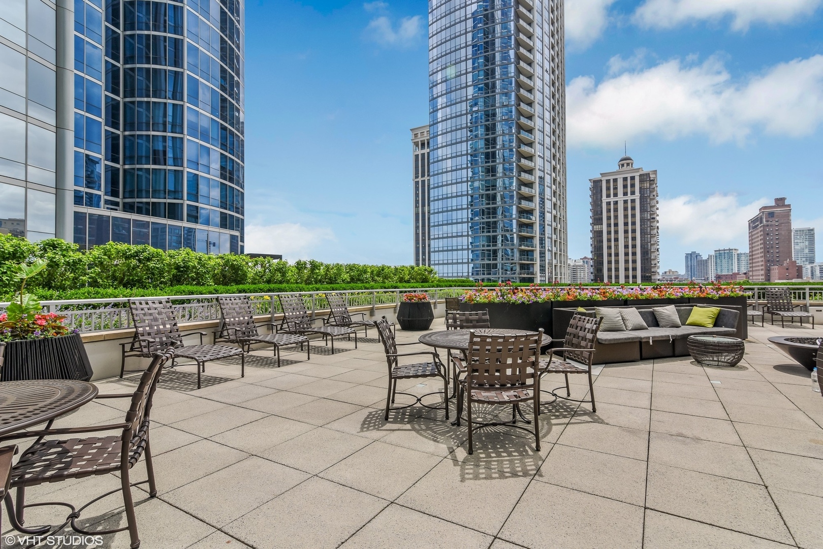1201 S Prairie Avenue Unit: 1802