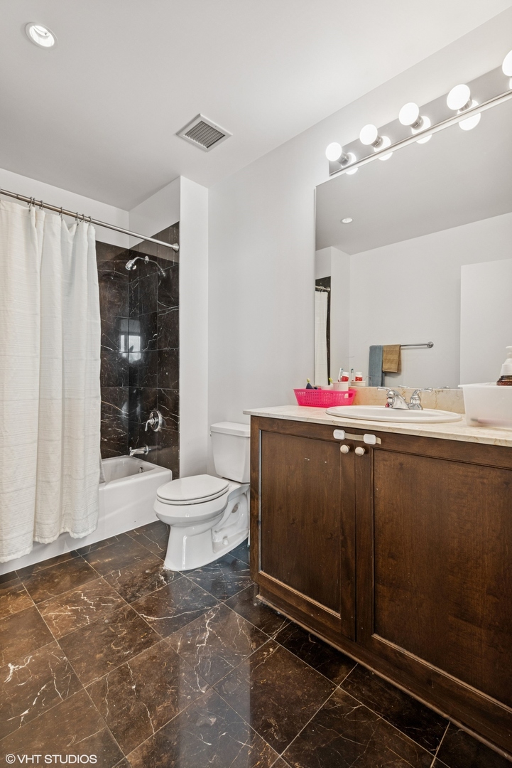 1201 S Prairie Avenue Unit: 1802