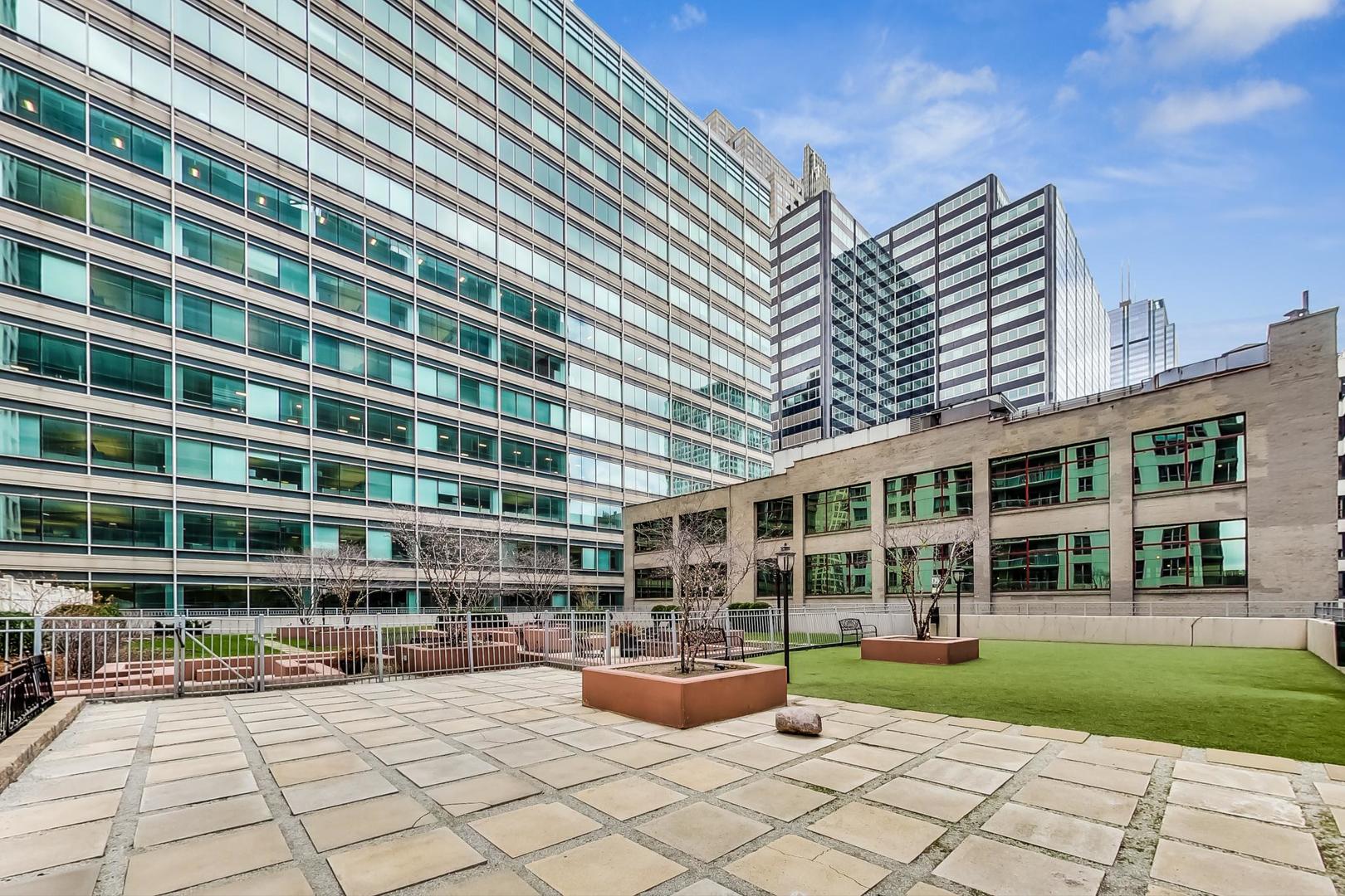 125 S Jefferson Street Unit: 2405