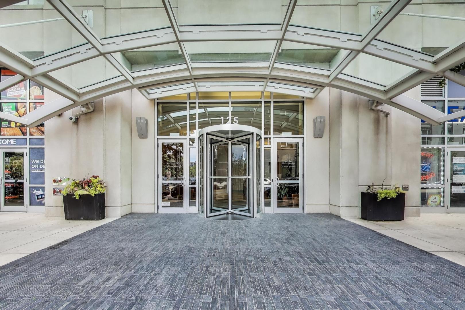 125 S Jefferson Street Unit: 2405