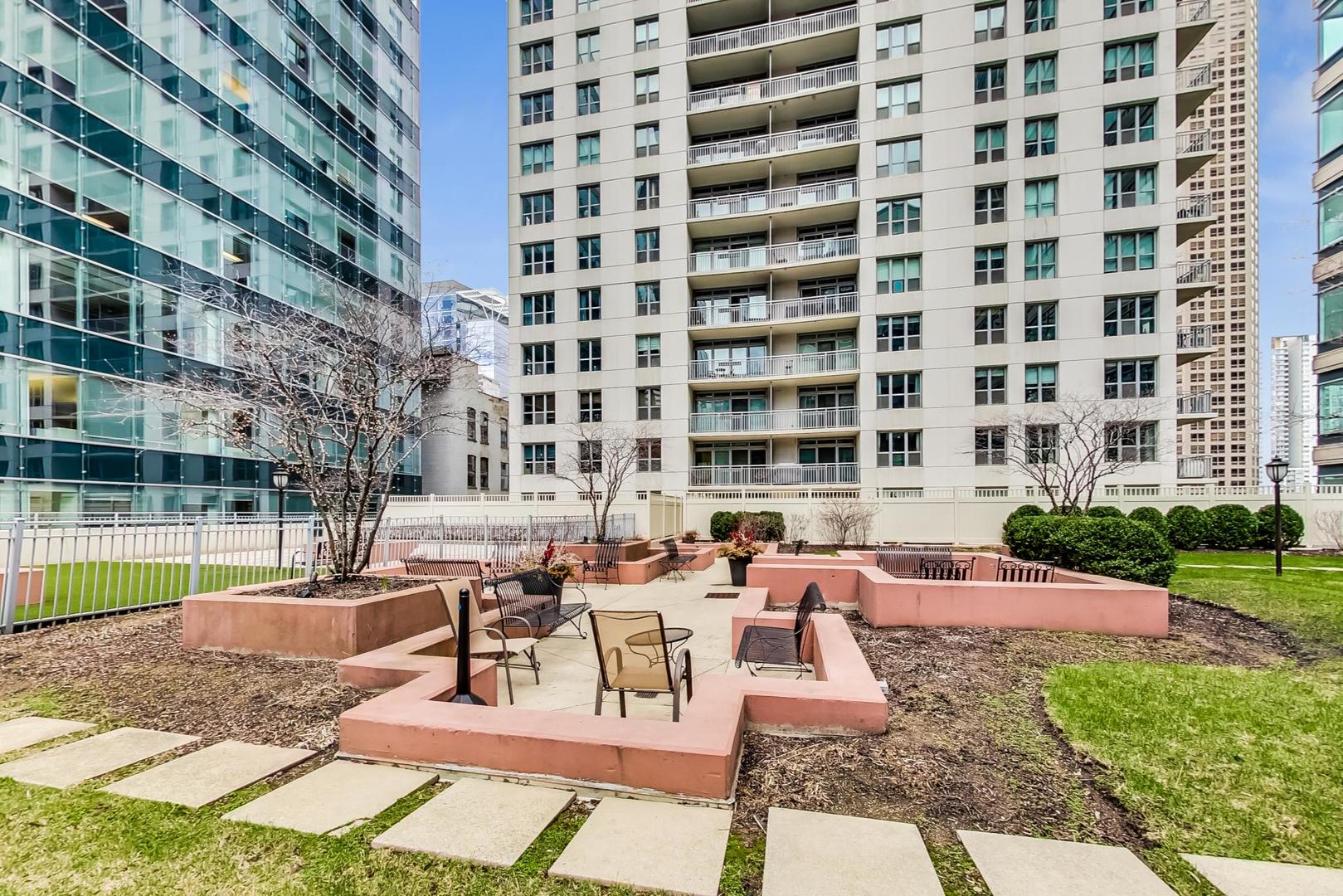 125 S Jefferson Street Unit: 2405