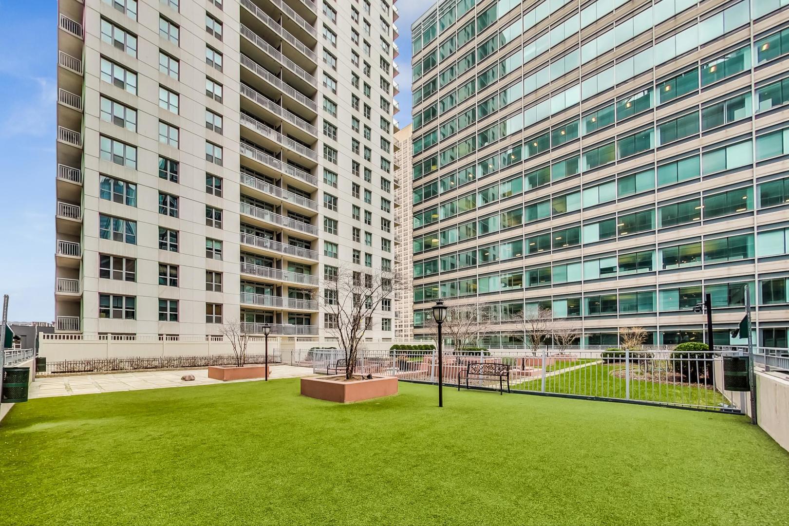 125 S Jefferson Street Unit: 2405
