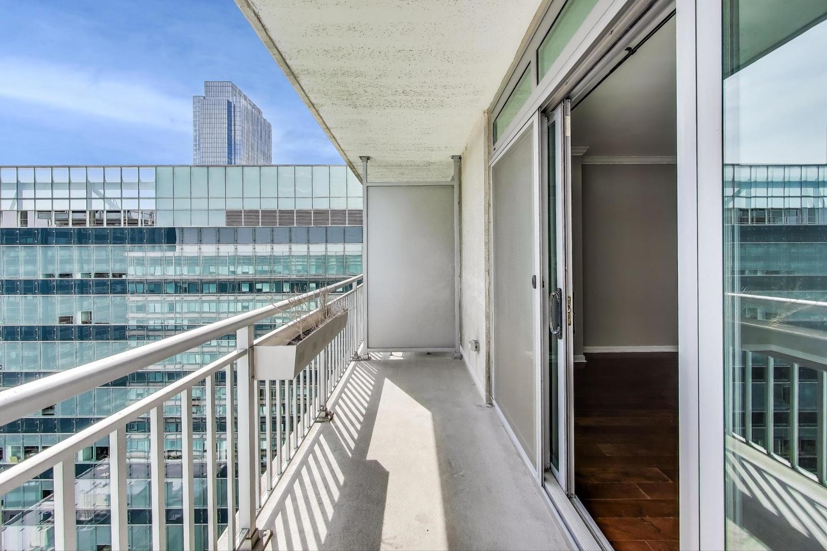125 S Jefferson Street Unit: 2405