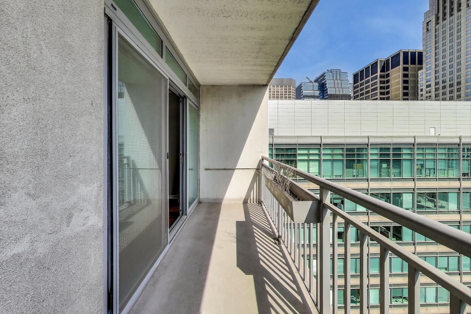 125 S Jefferson Street Unit: 2405