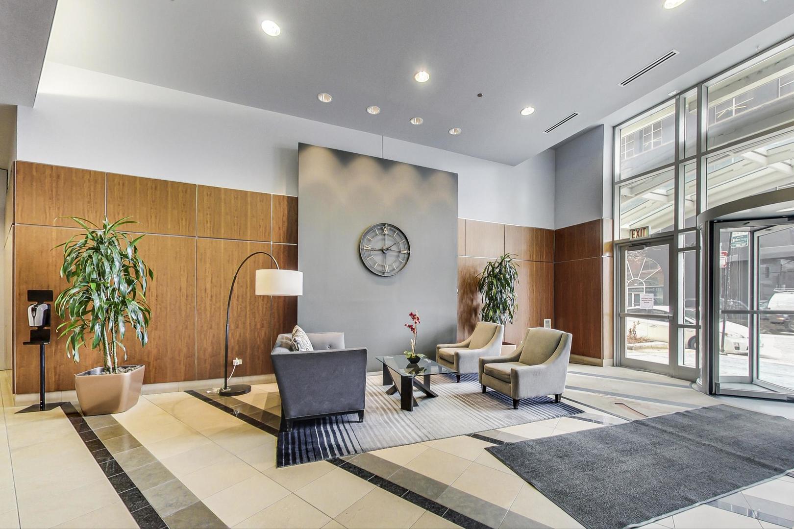 125 S Jefferson Street Unit: 2405