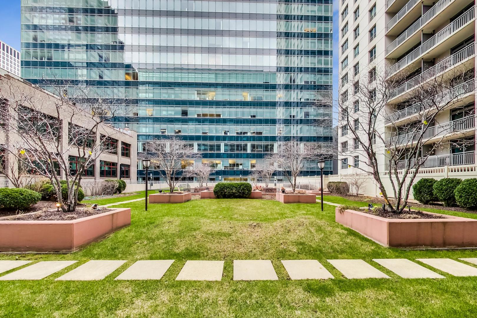 125 S Jefferson Street Unit: 2405