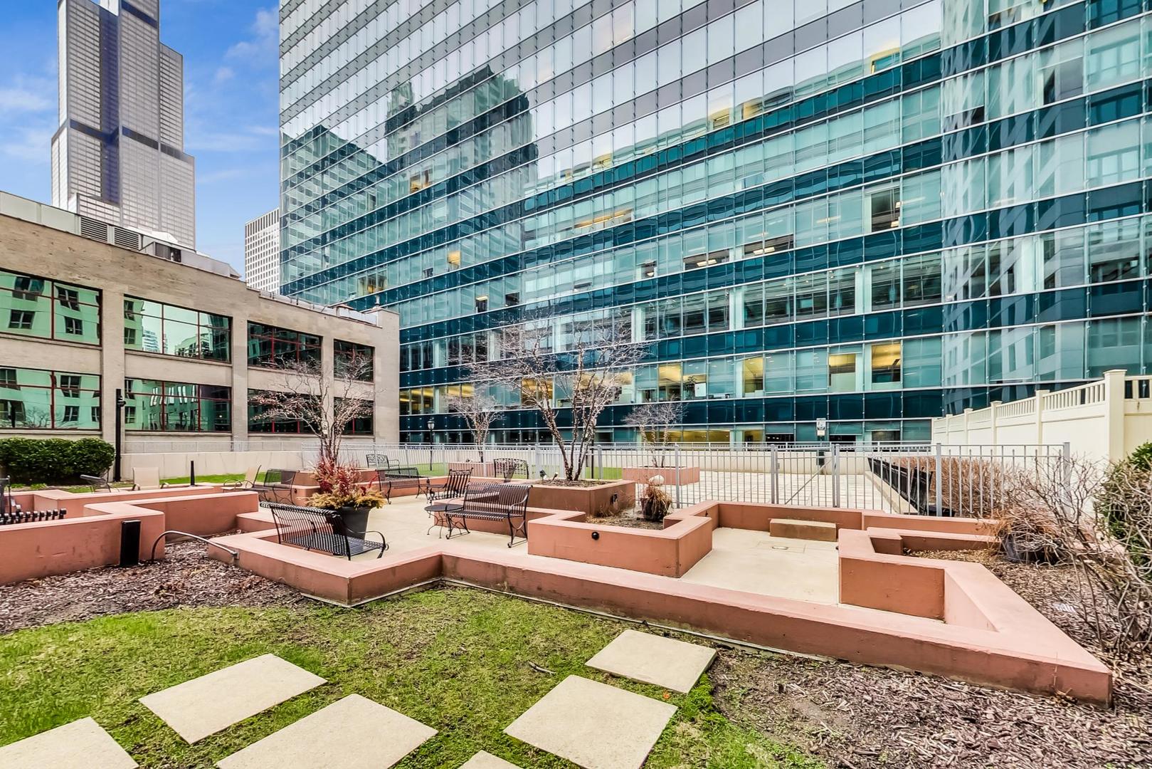 125 S Jefferson Street Unit: 2405