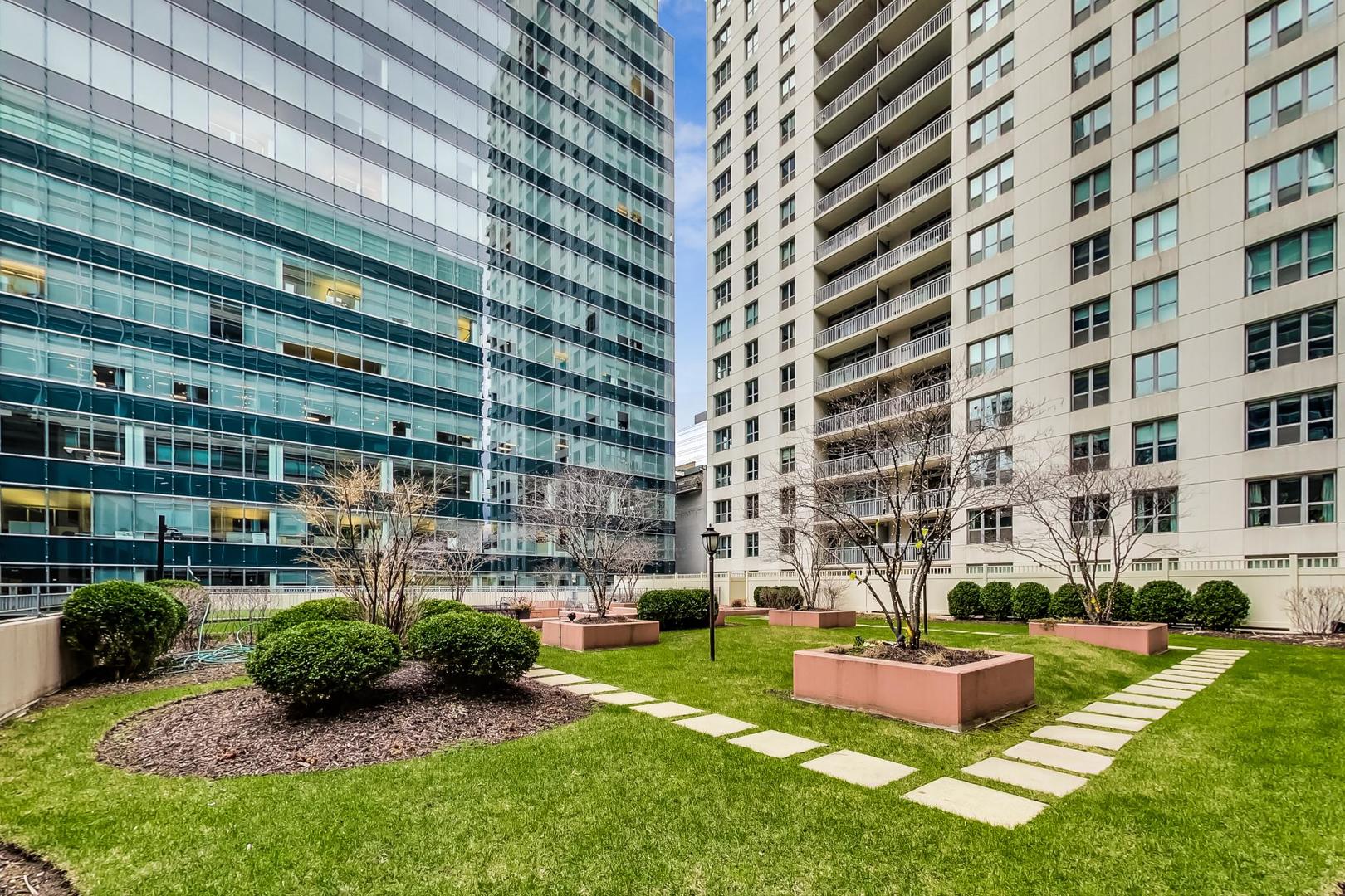 125 S Jefferson Street Unit: 2405