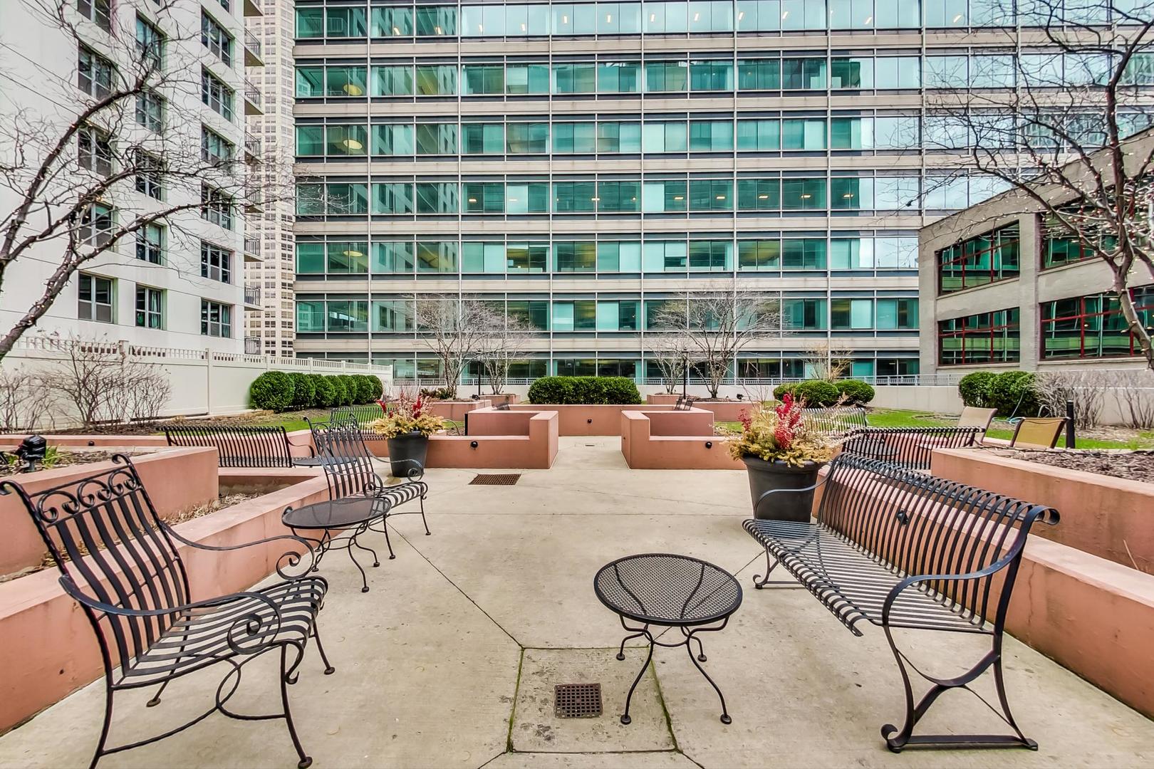 125 S Jefferson Street Unit: 2405