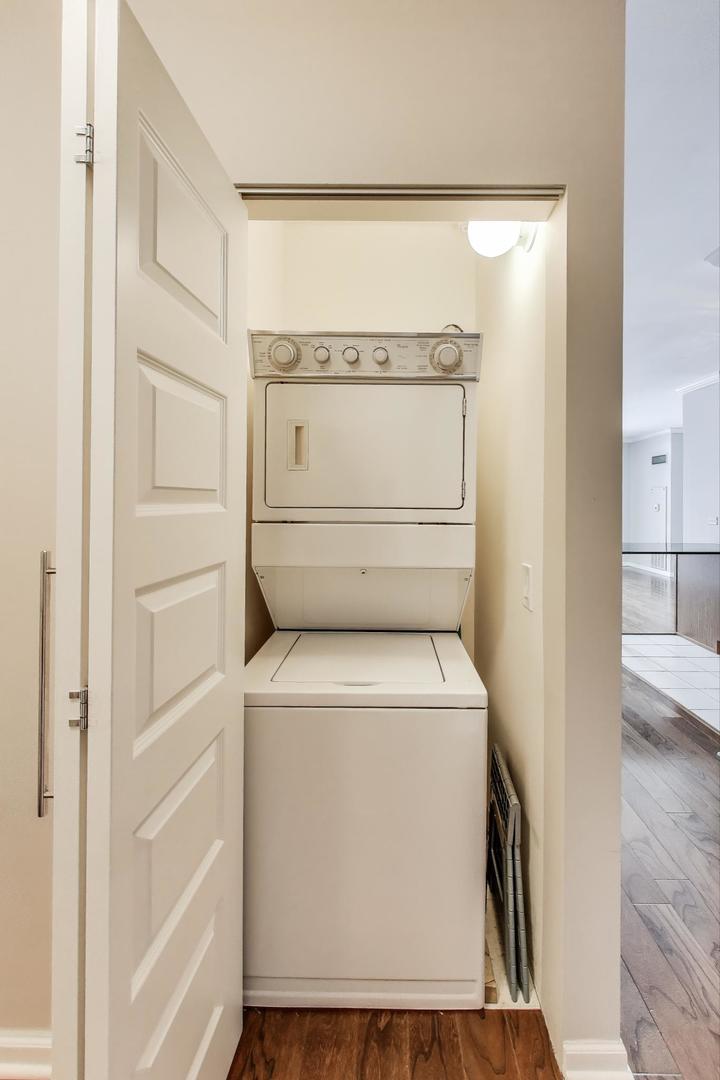 125 S Jefferson Street Unit: 2405