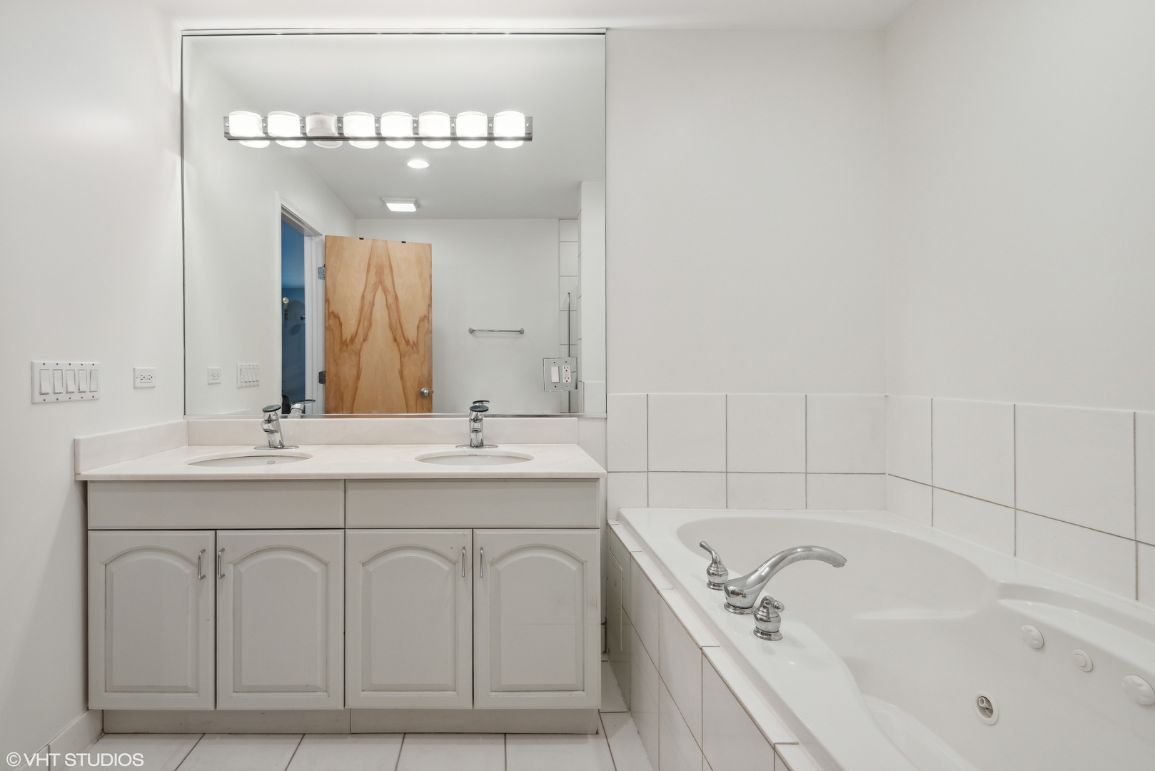 1111 N Paulina Street Unit: 3