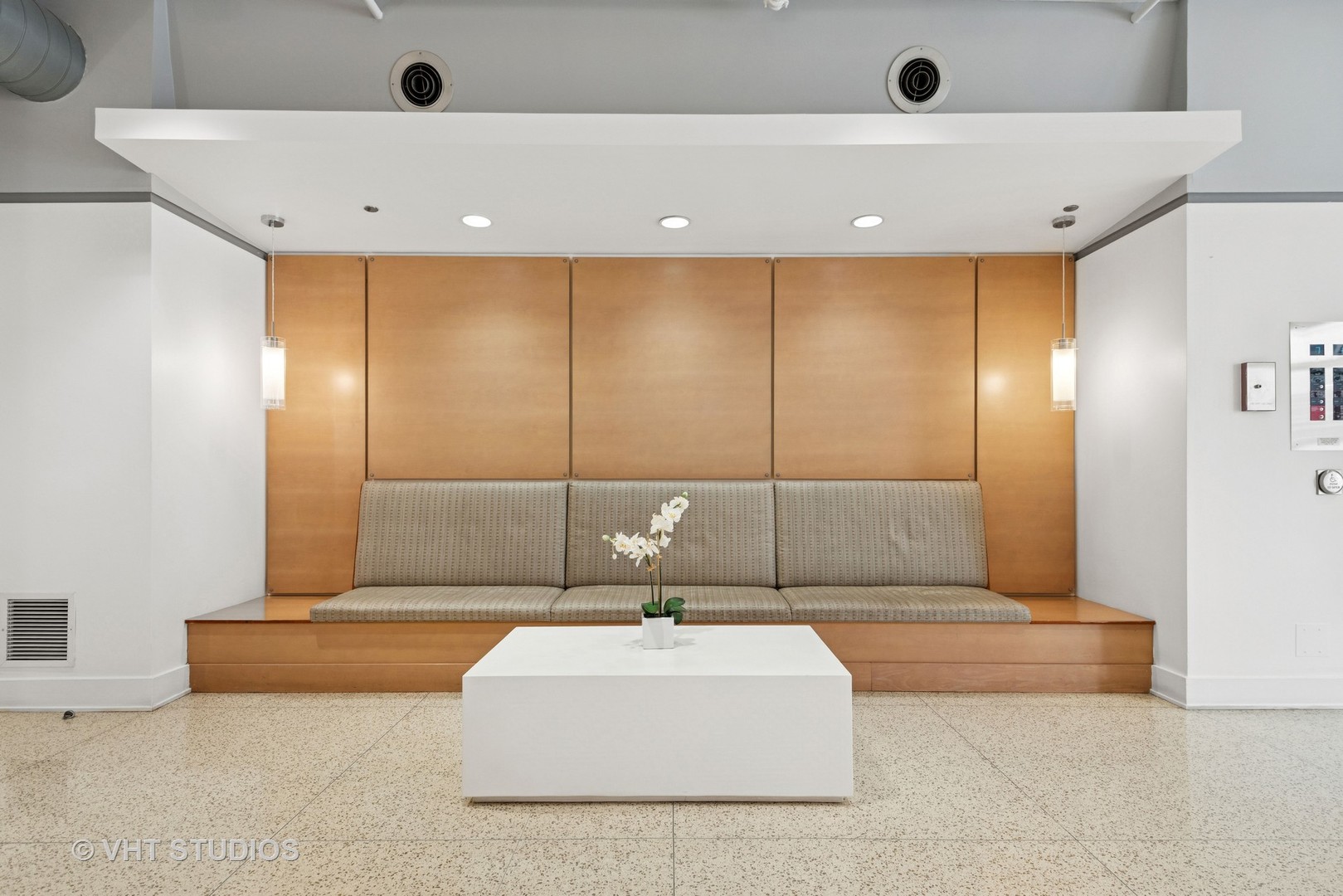 212 E CULLERTON Street Unit: PH06