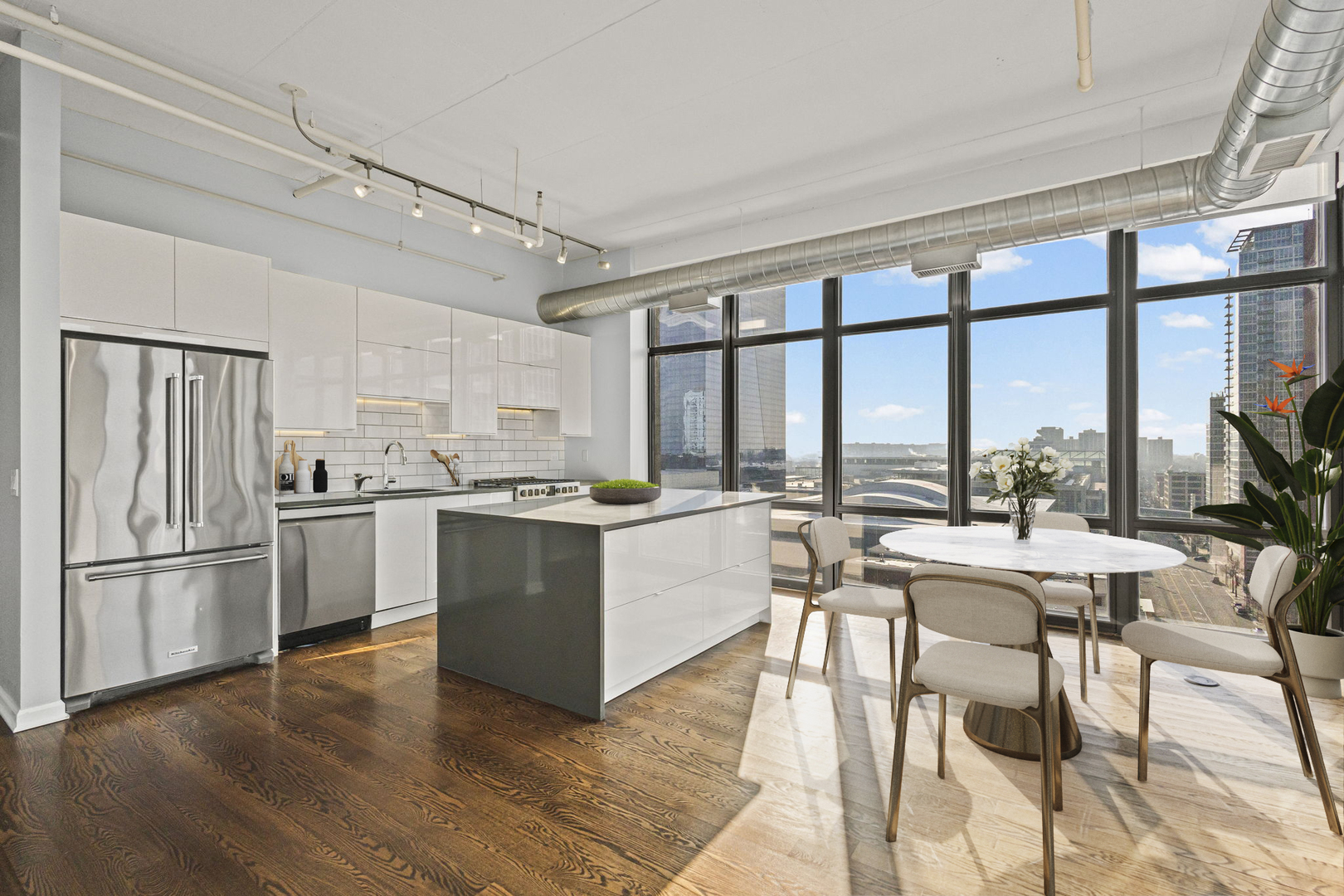 212 E CULLERTON Street Unit: PH06