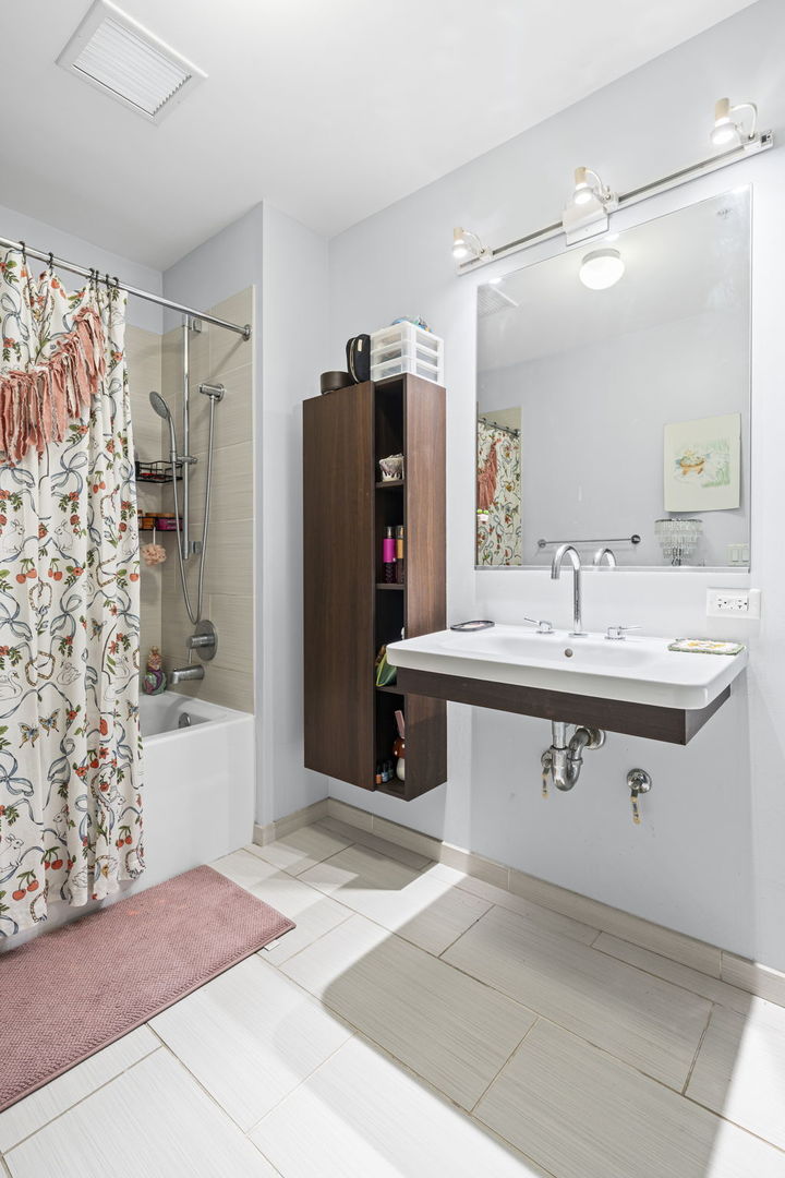 1345 S Wabash Avenue Unit: 909