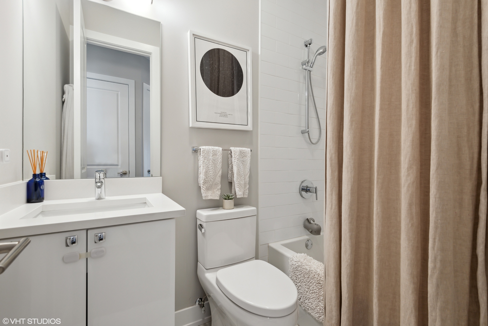 1618 N Bosworth Avenue Unit: 2S