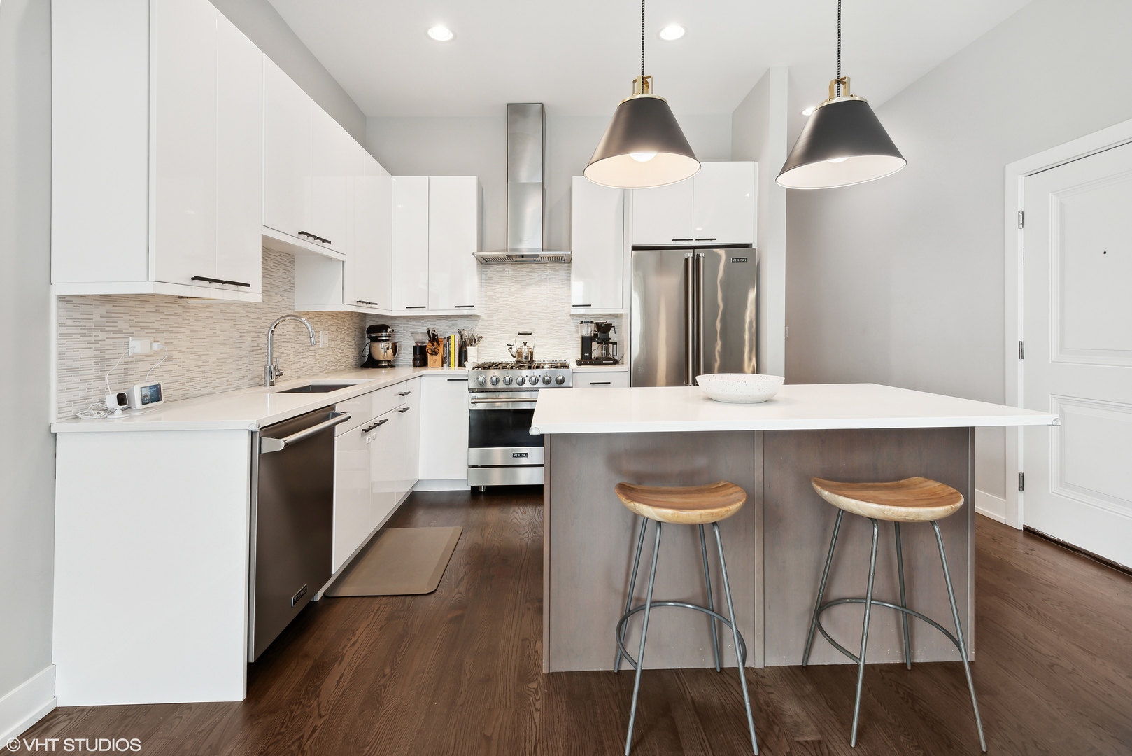 1618 N Bosworth Avenue Unit: 2S