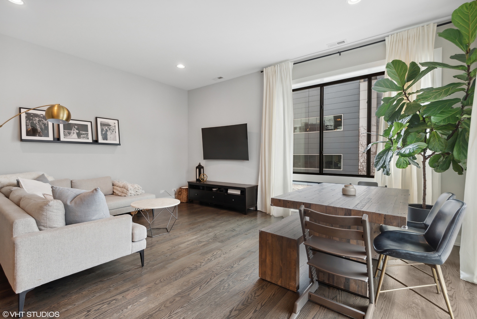 1618 N Bosworth Avenue Unit: 2S