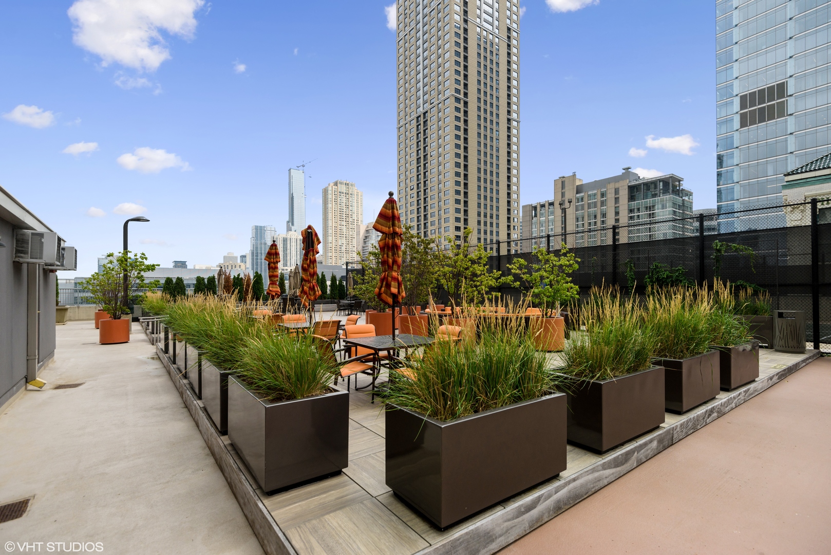 345 N La Salle Drive Unit: 701