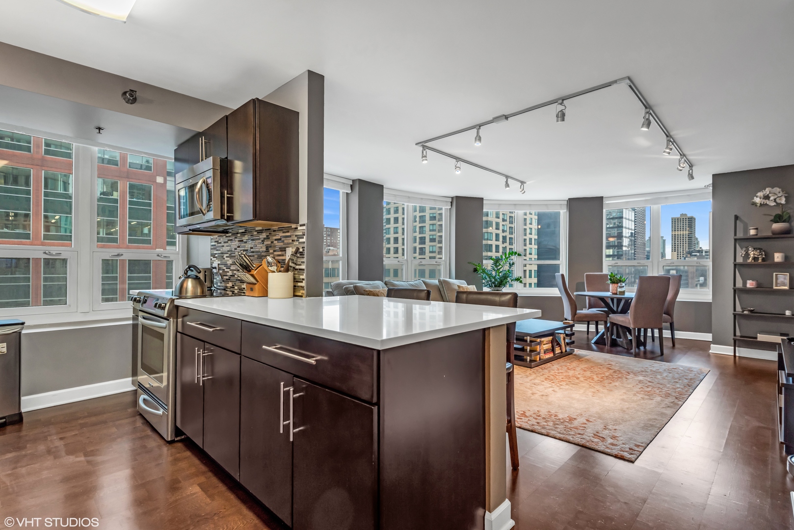 345 N La Salle Drive Unit: 701