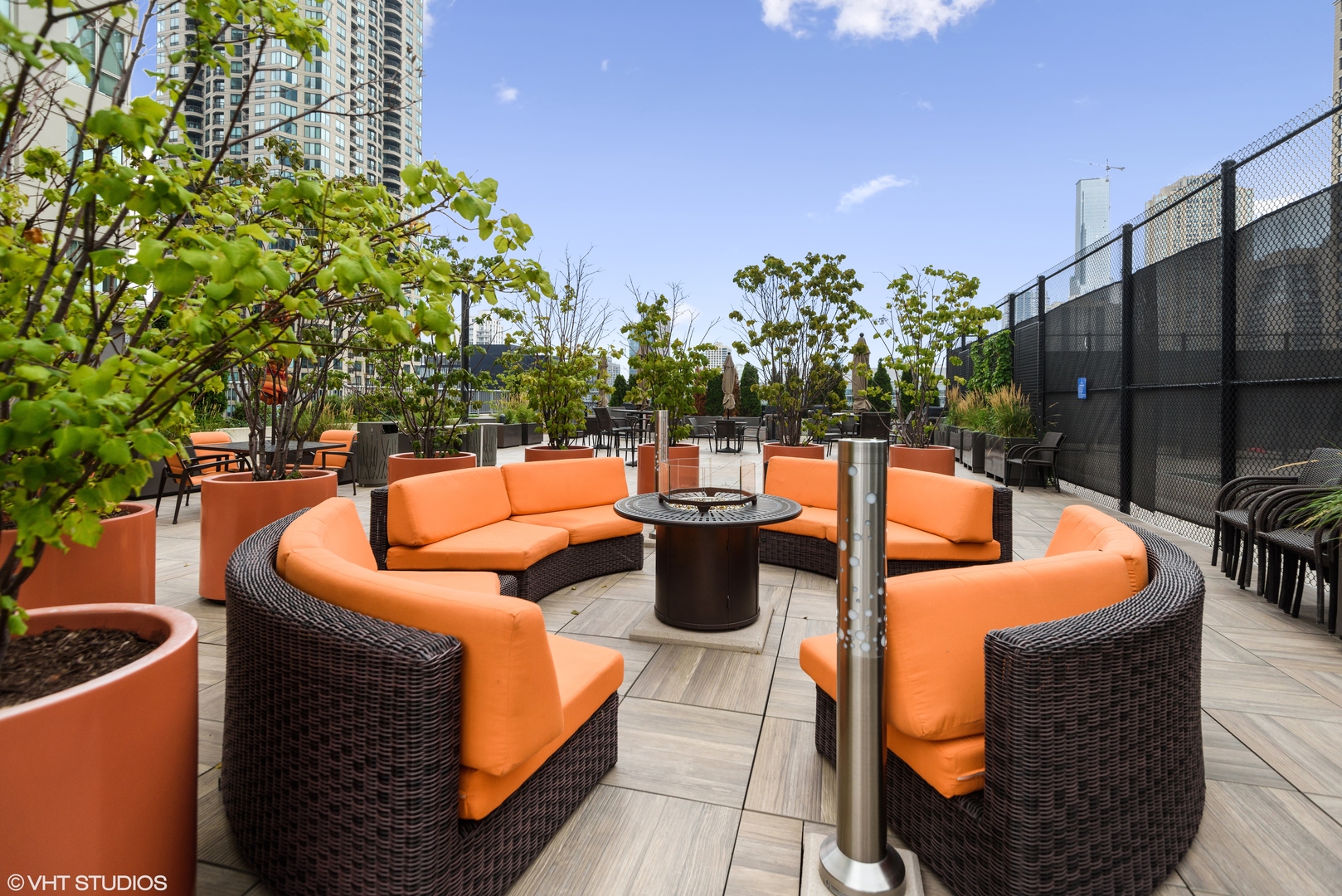 345 N La Salle Drive Unit: 701