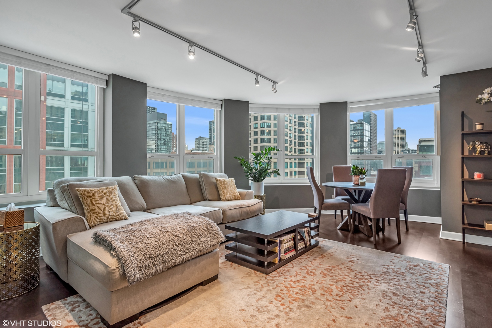 345 N La Salle Drive Unit: 701