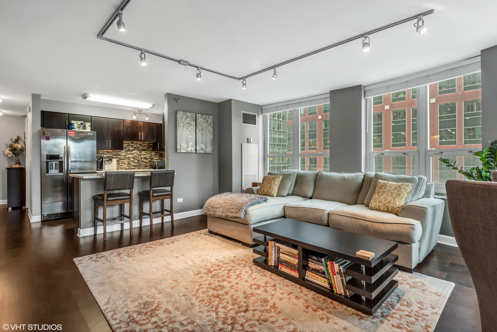 345 N La Salle Drive Unit: 701