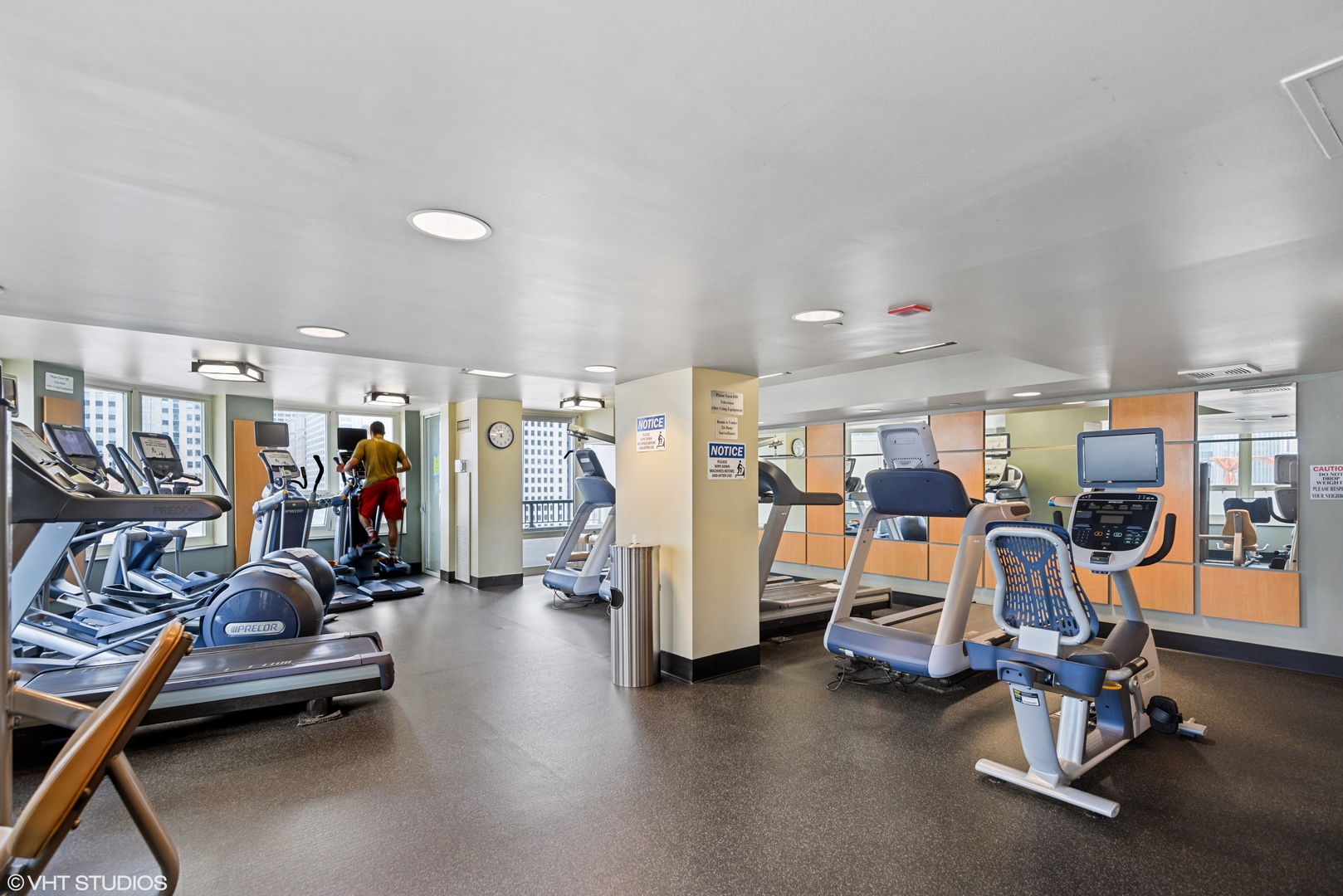 345 N La Salle Drive Unit: 701