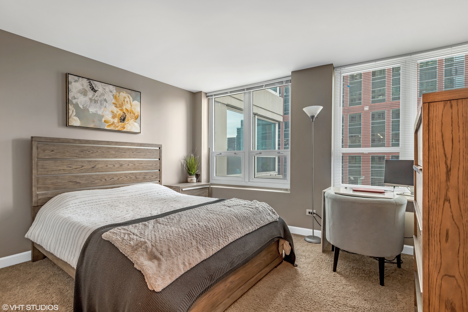 345 N La Salle Drive Unit: 701