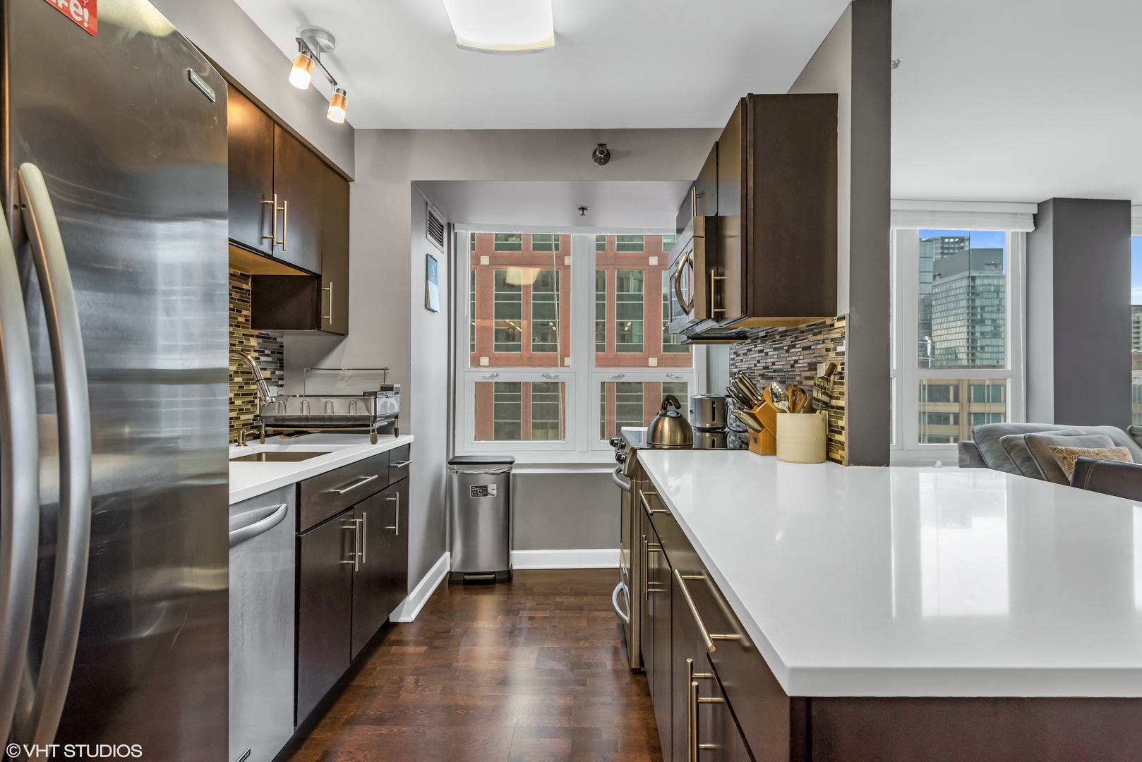 345 N La Salle Drive Unit: 701