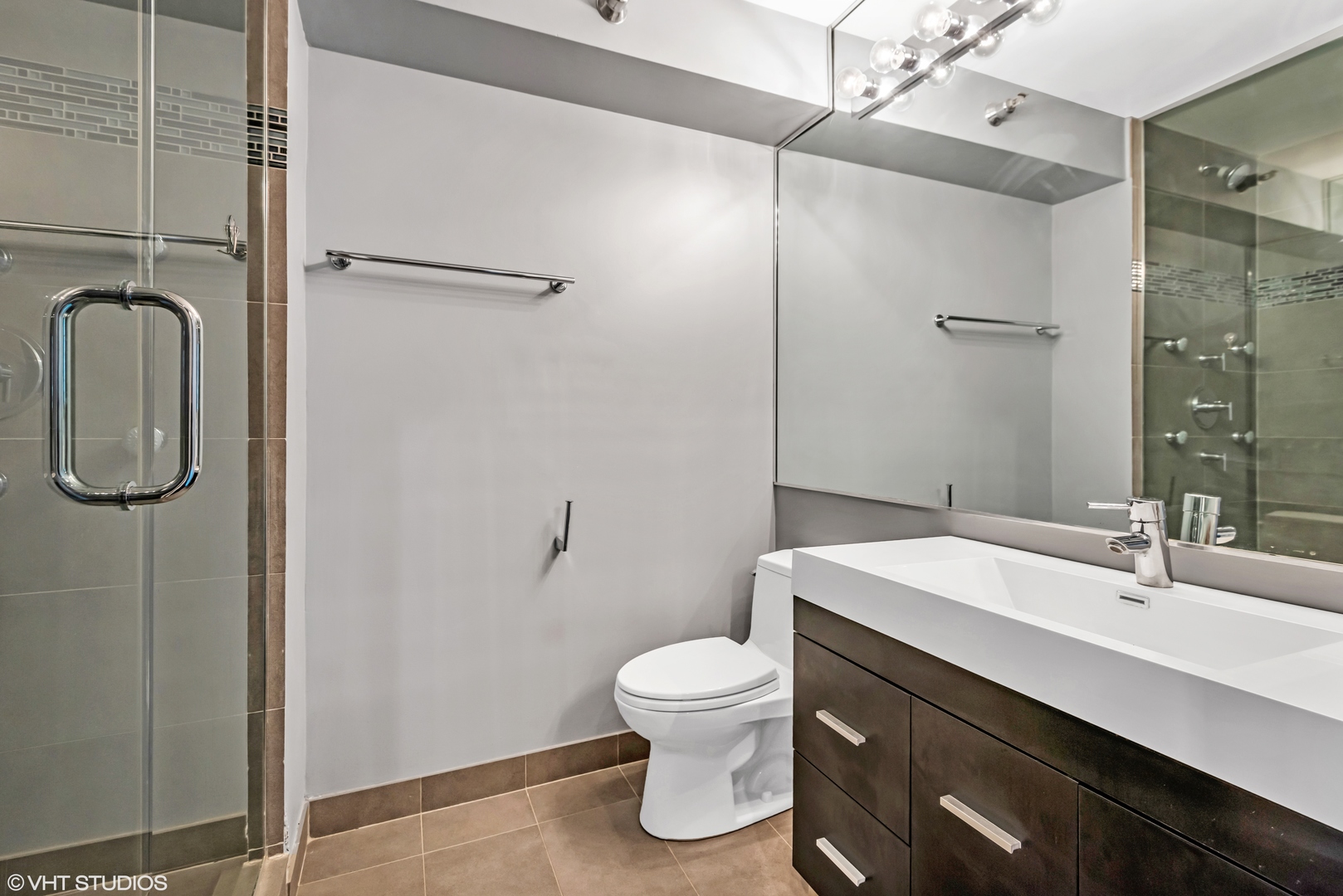 345 N La Salle Drive Unit: 701