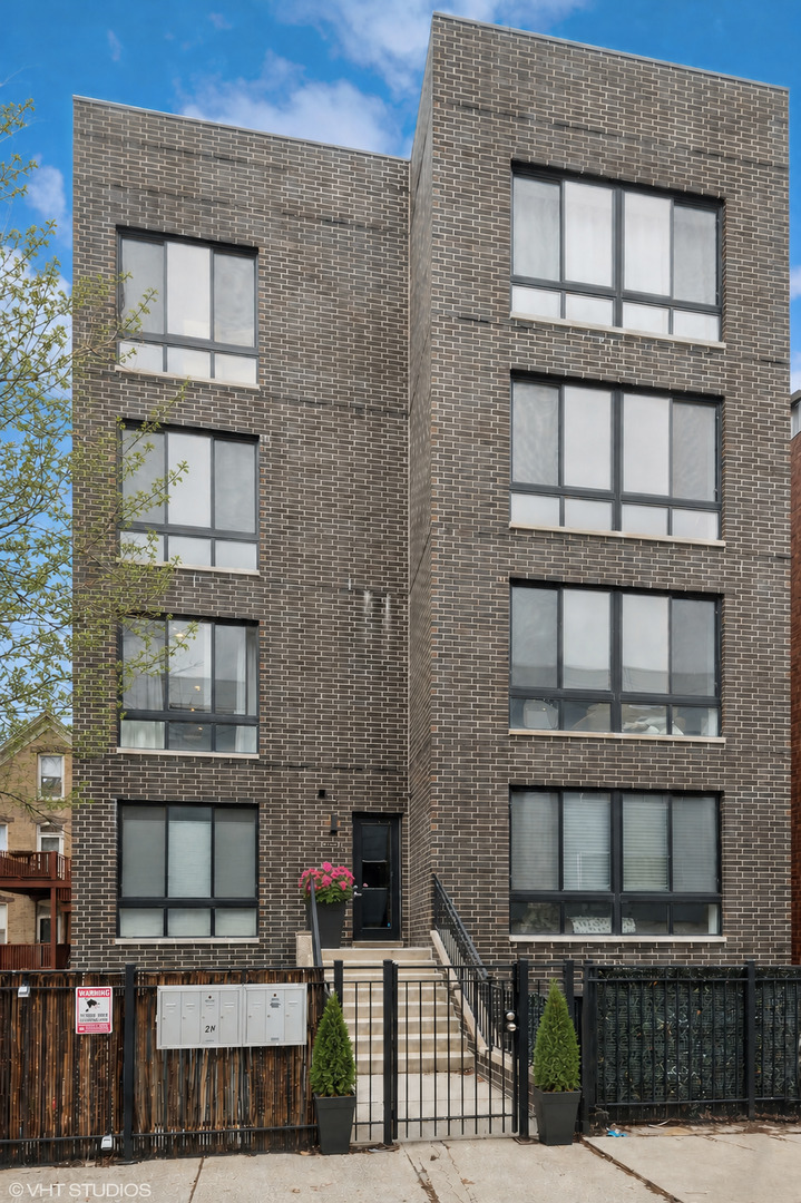 1618 N Bosworth Avenue Unit: 2S