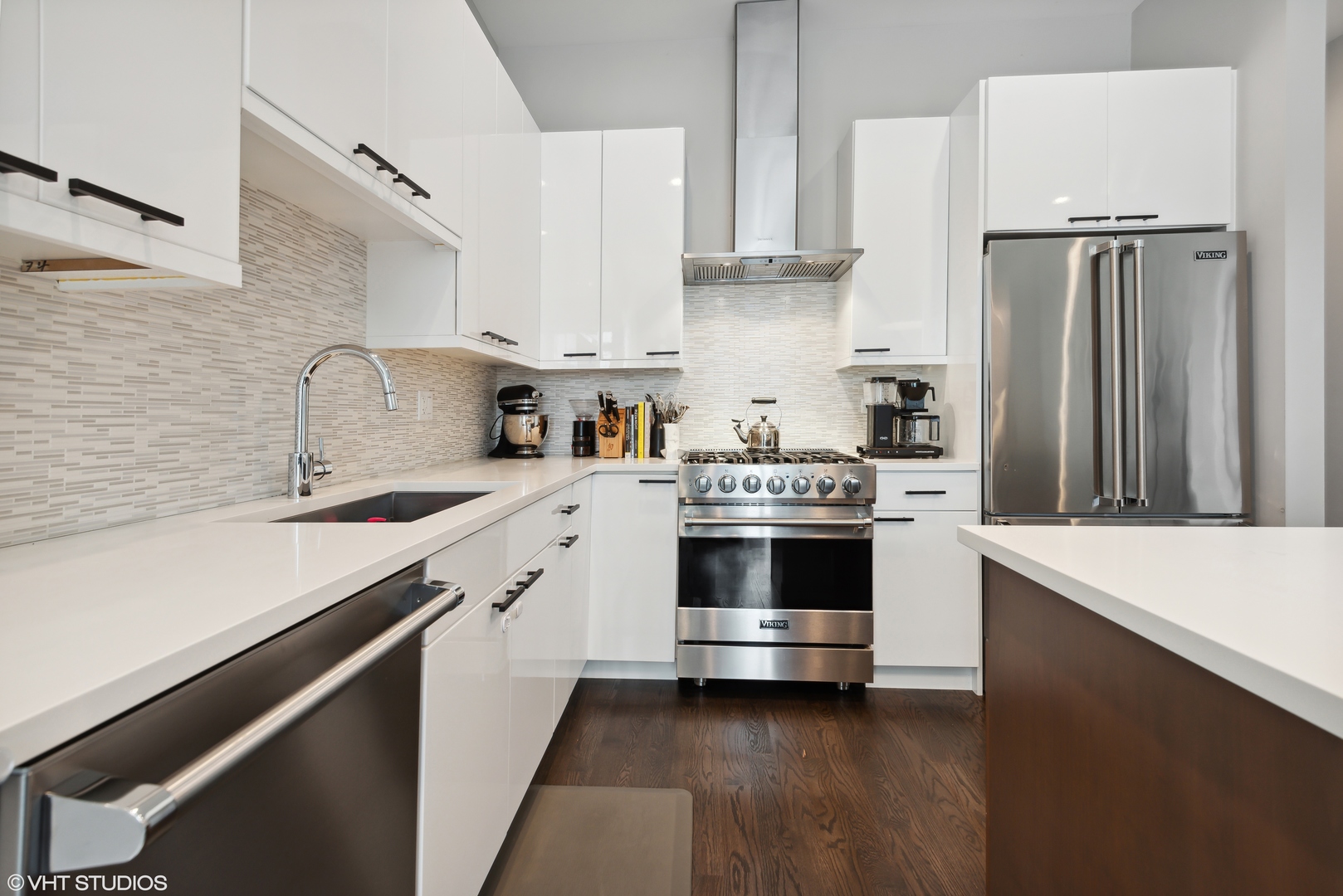 1618 N Bosworth Avenue Unit: 2S