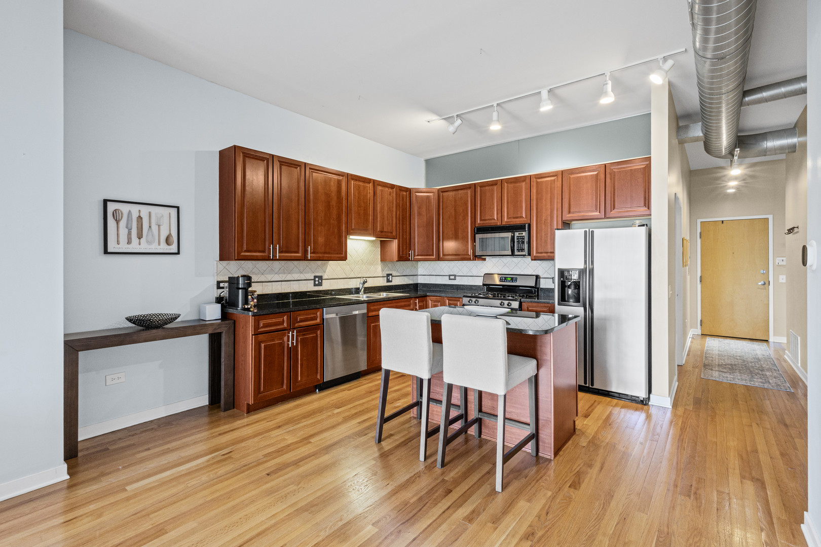 4011 N Francisco Avenue Unit: 205