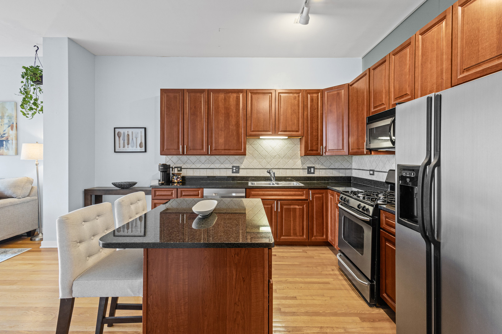 4011 N Francisco Avenue Unit: 205